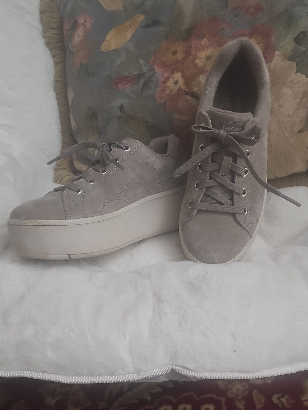 ⚜️Skechers Taupe Platform Suede Lace-Up Sneakers